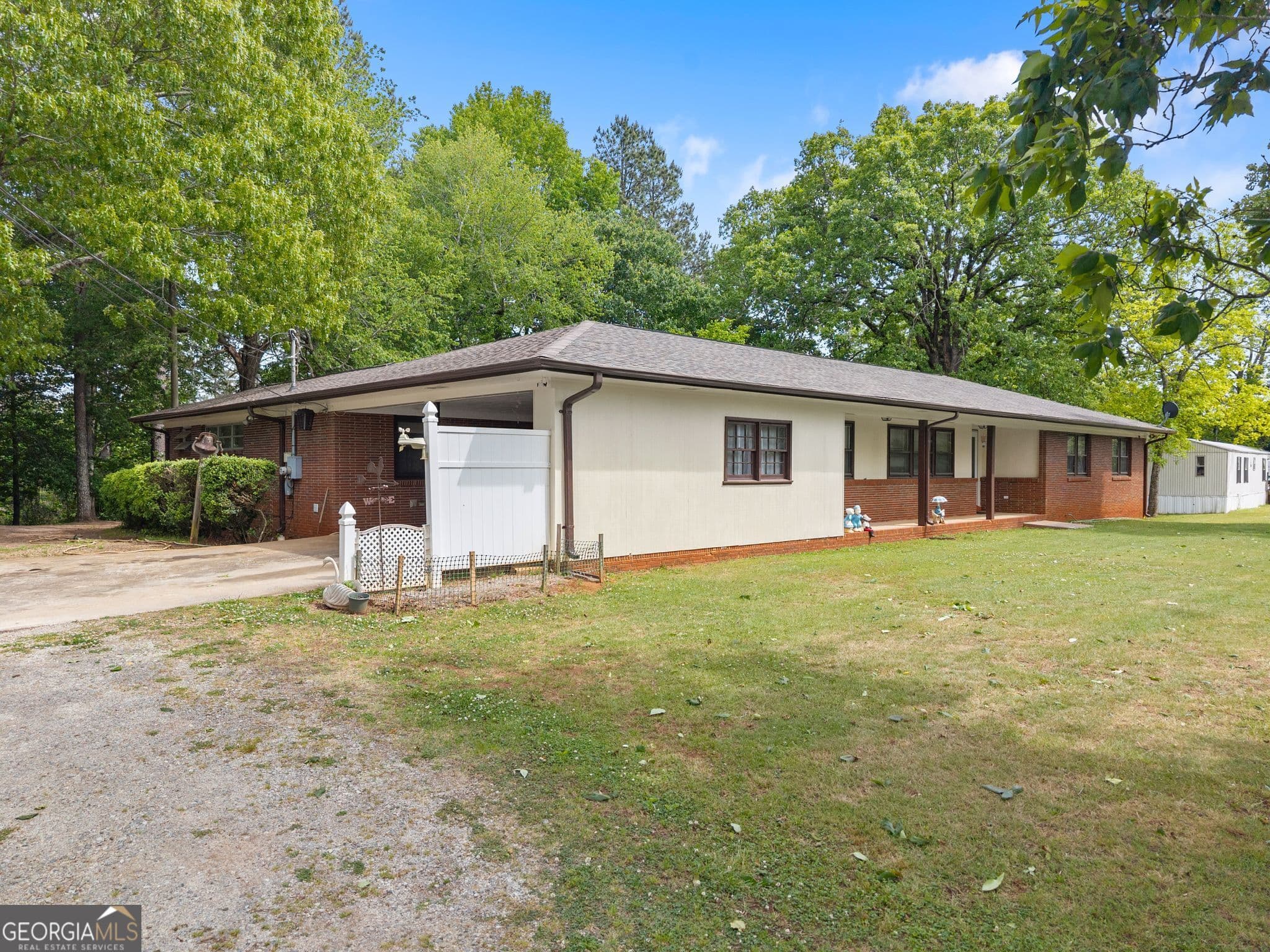 4 bedroom, 3 bathroom, 2,297 sq ft single family residence for sale at 4508 Dicks Hill Parkway, Mount Airy, GA 30563 — photo 4