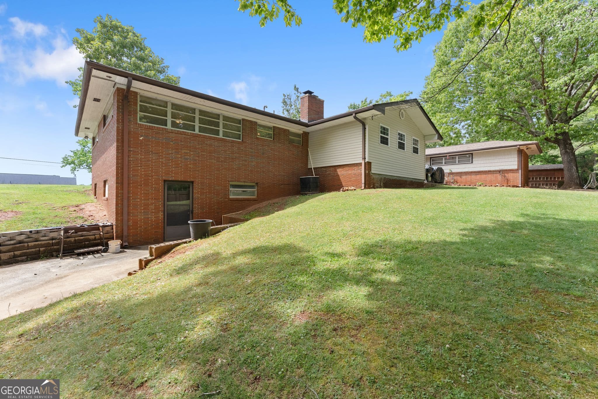 4 bedroom, 3 bathroom, 2,297 sq ft single family residence for sale at 4508 Dicks Hill Parkway, Mount Airy, GA 30563 — photo 8