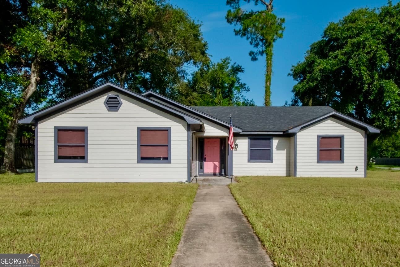 3 bedroom, 2.5 bathroom, 2,003 sq ft single family residence for sale at 100 Pinedale Drive, St. Marys, GA 31558 — photo 1 of 35