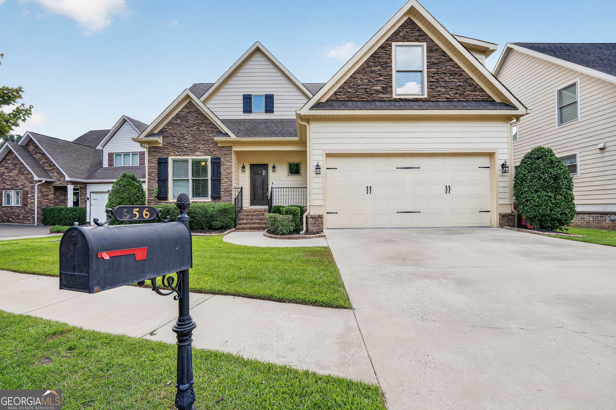4 bedroom, 3.5 bathroom, 2,485 sq ft single family residence for sale at 356 Carillon Lane, Macon, GA 31210 — photo 2