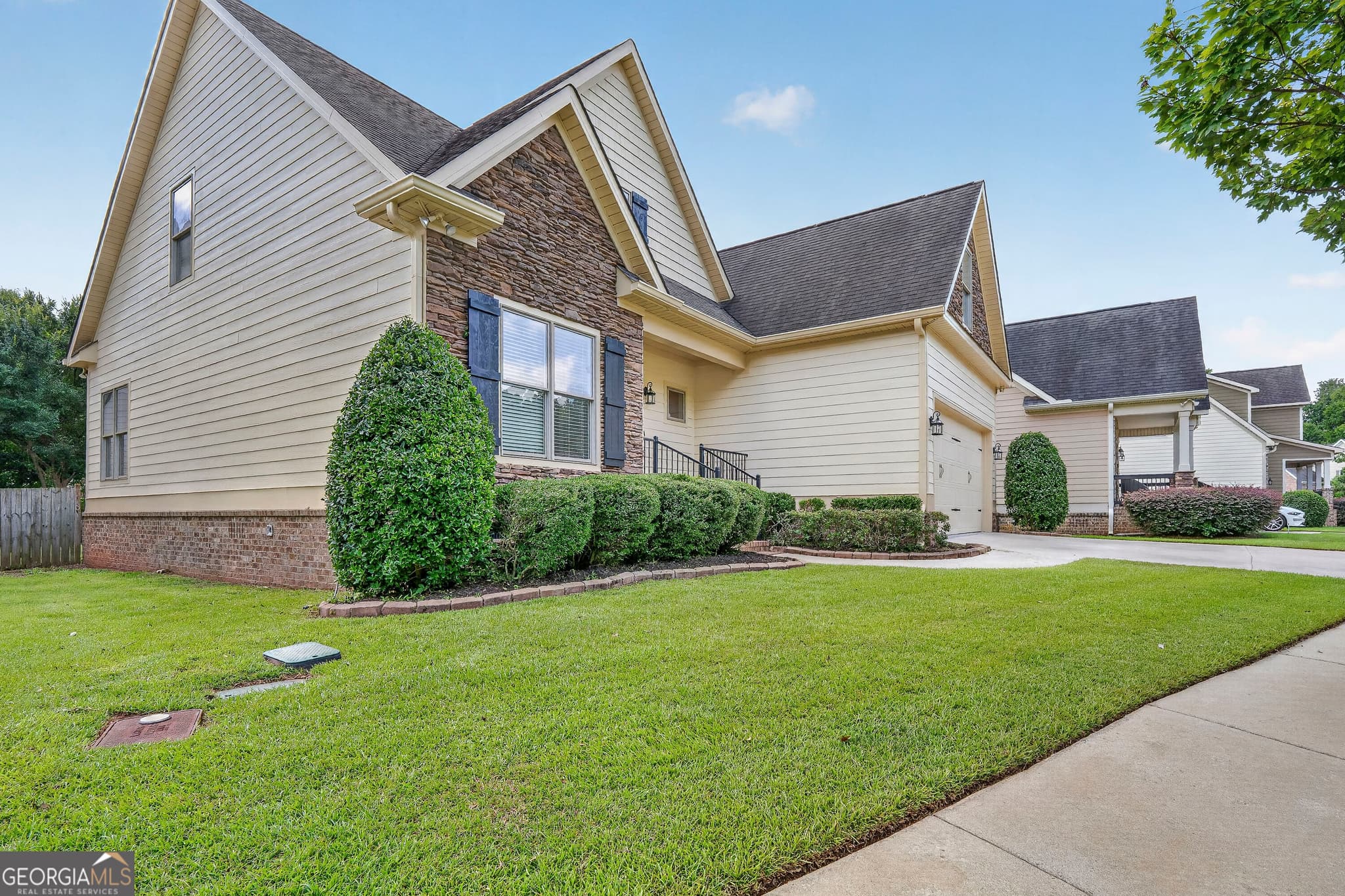 4 bedroom, 3.5 bathroom, 2,485 sq ft single family residence for sale at 356 Carillon Lane, Macon, GA 31210 — photo 3