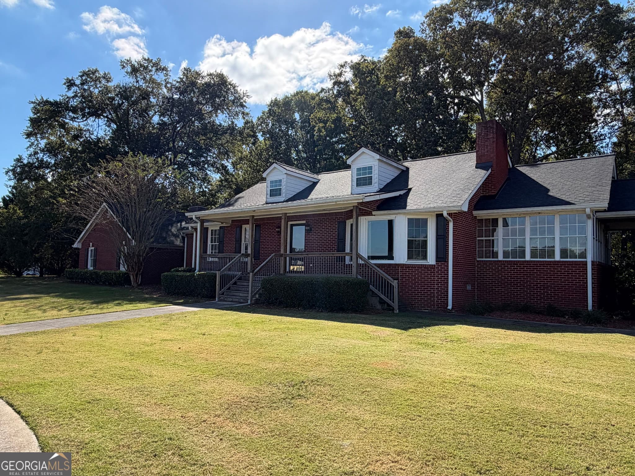 3 bedroom, 4 bathroom, 3,986 sq ft single family residence for sale at 585 P J East Road, Covington, GA 30014 — photo 3