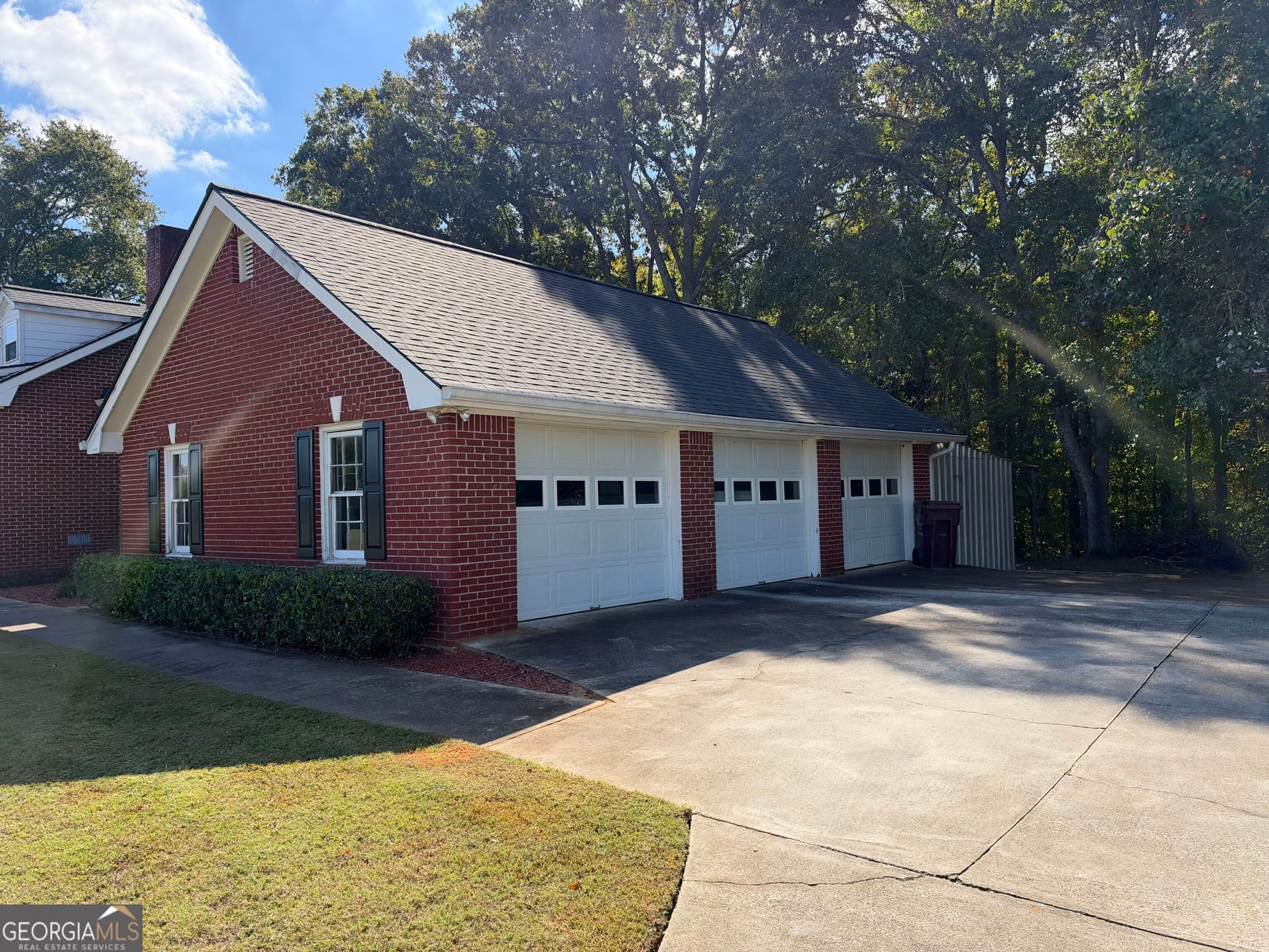 3 bedroom, 4 bathroom, 3,986 sq ft single family residence for sale at 585 P J East Road, Covington, GA 30014 — photo 5