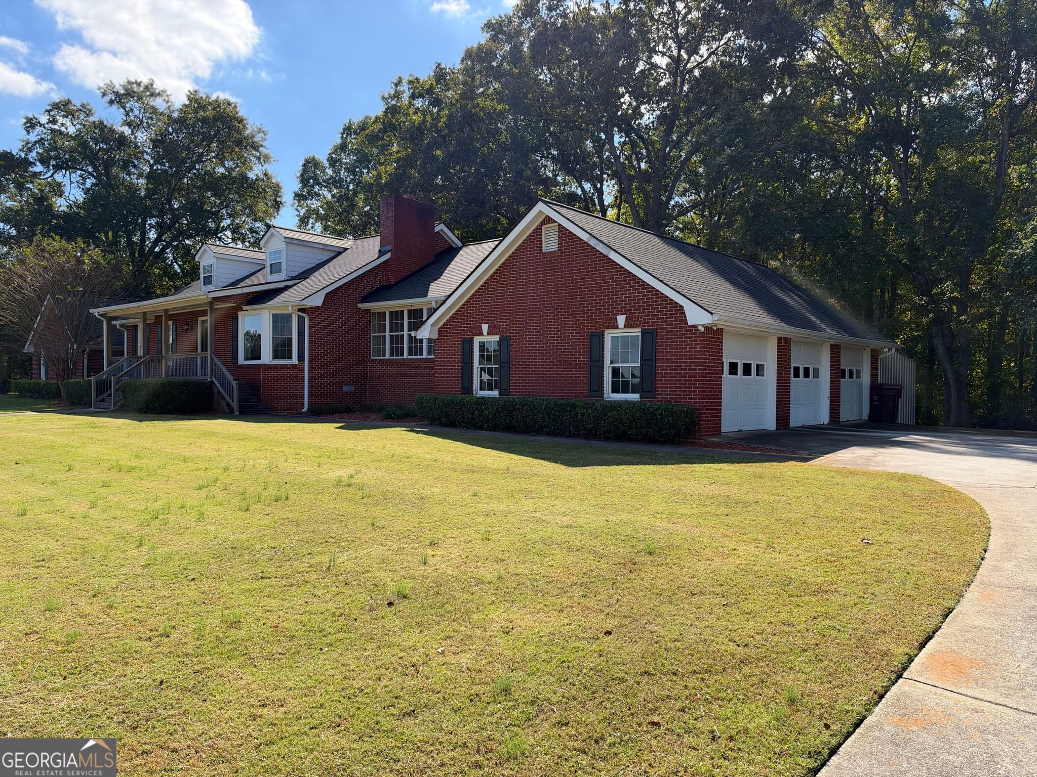 3 bedroom, 4 bathroom, 3,986 sq ft single family residence for sale at 585 P J East Road, Covington, GA 30014 — photo 4