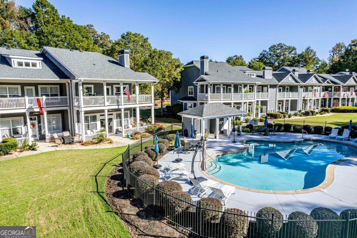3 bedroom, 2.5 bathroom, 2,200 sq ft condominium for sale at 181-A Farriers Lane, Eatonton, GA 31024 — photo 5