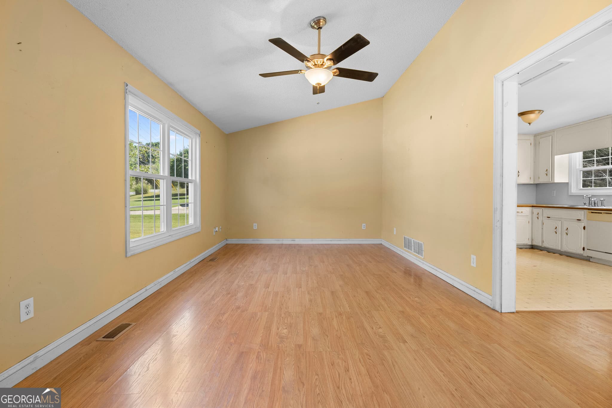 3 bedroom, 2 bathroom, 1,204 sq ft single family residence for sale at 286 Covered Bridge Road, Euharlee, GA 30120 — photo 2