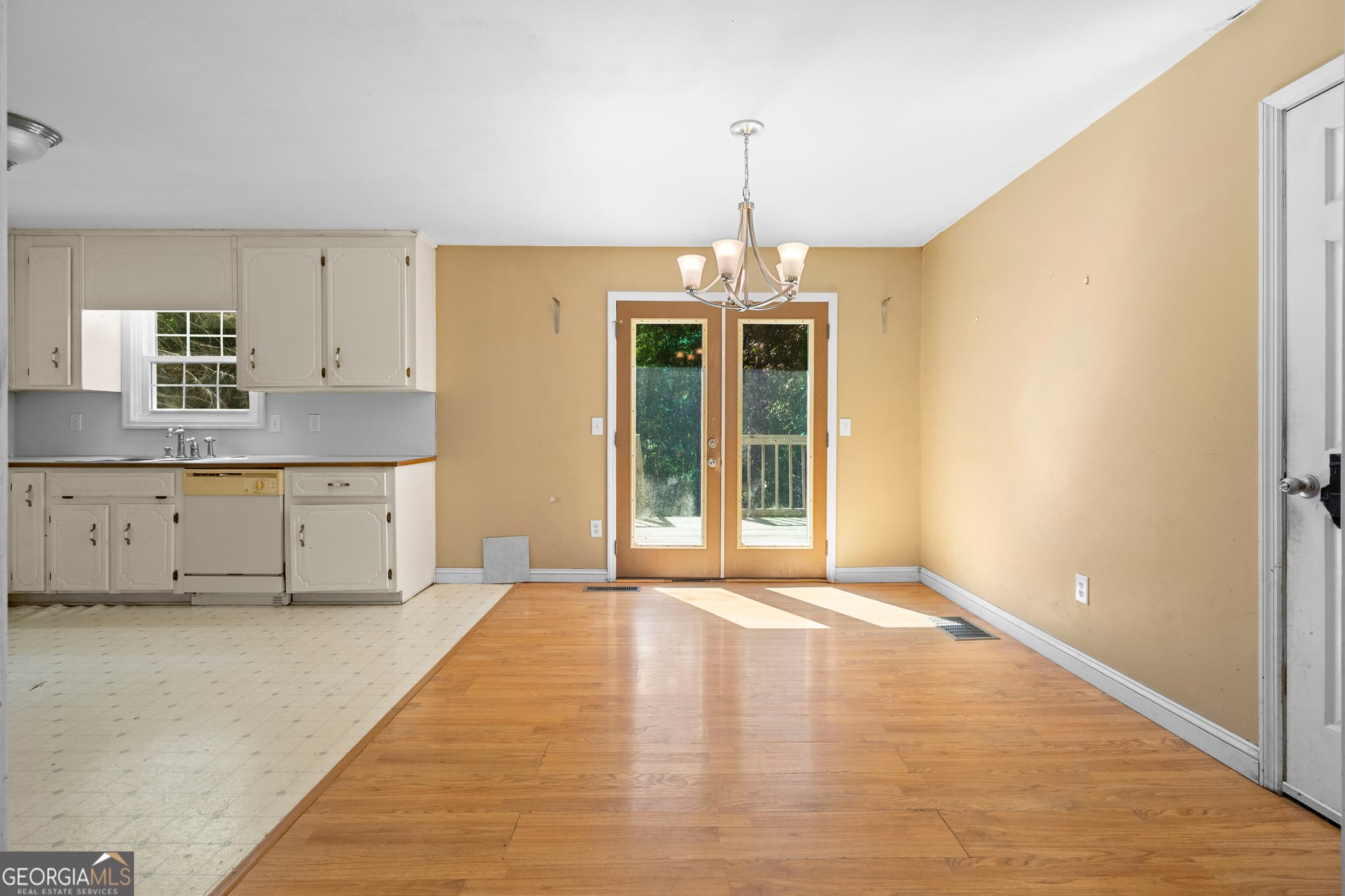 3 bedroom, 2 bathroom, 1,204 sq ft single family residence for sale at 286 Covered Bridge Road, Euharlee, GA 30120 — photo 4