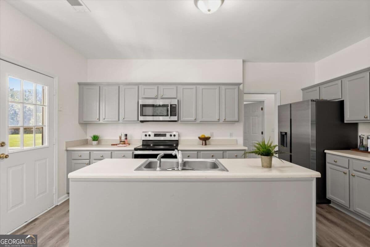 3 bedroom, 2 bathroom, 1,799 sq ft single family residence for sale at 125 Kevins Drive, Hampton, GA 30228 — photo 10