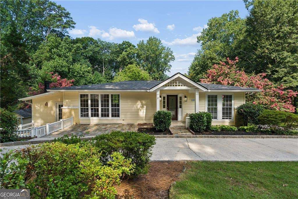 4 bedroom, 4 bathroom, 3,722 sq ft single family residence for sale at 1055 Lee Circle, Atlanta, GA 30324 — photo 1 of 46