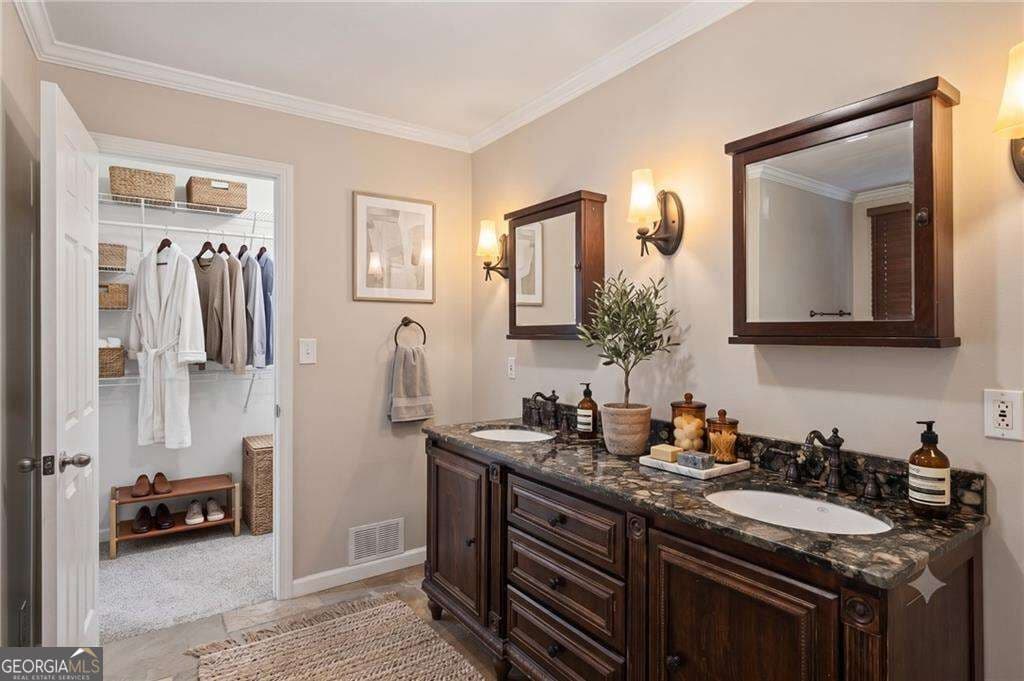 4 bedroom, 4 bathroom, 3,722 sq ft single family residence for sale at 1055 Lee Circle, Atlanta, GA 30324 — photo 4