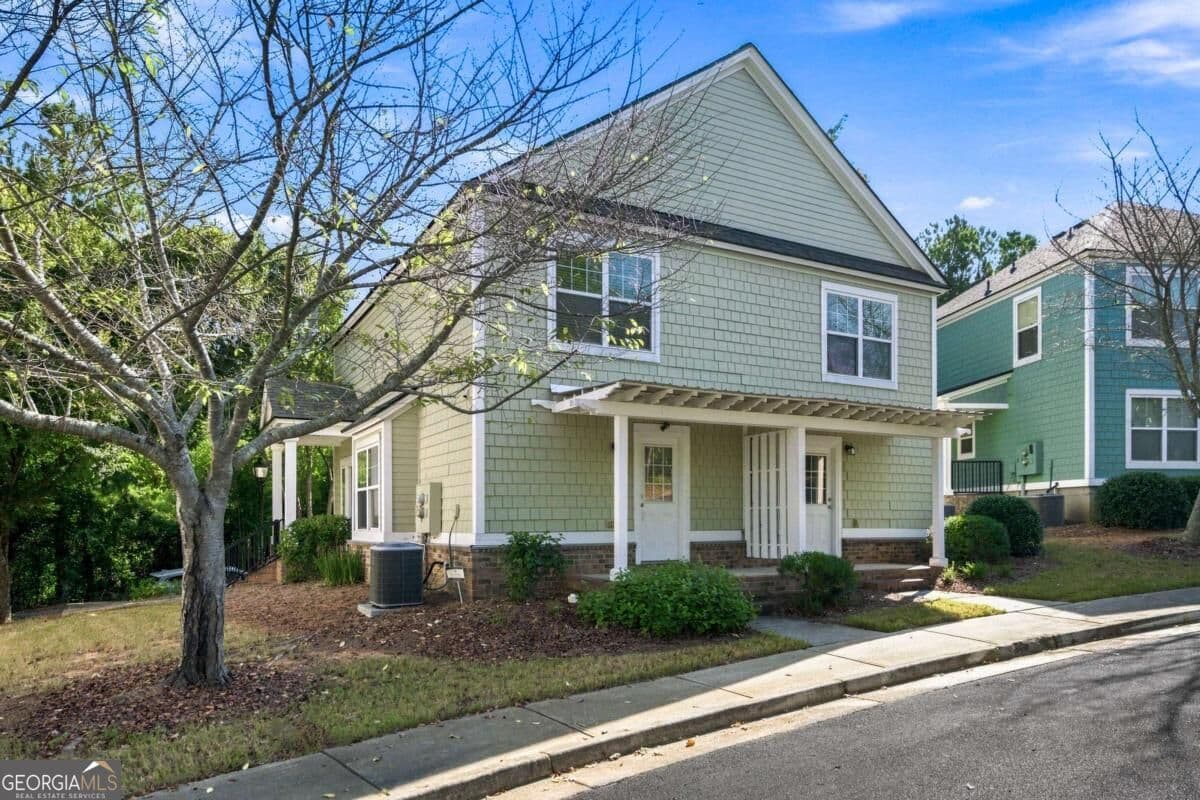 2 bedroom, 2.5 bathroom, 1,136 sq ft condominium for sale at 1035 Barnett Shoals Road 452, Athens, GA 30605 — photo 1 of 31