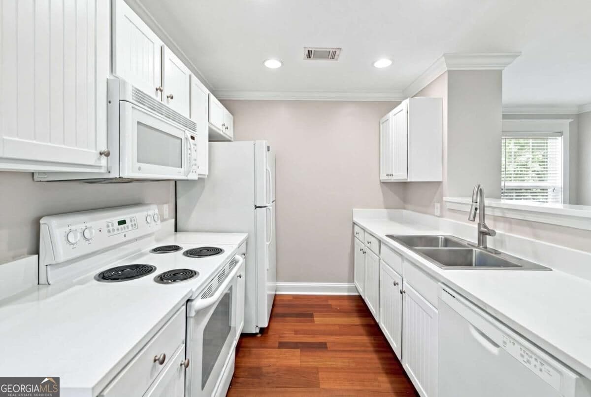 2 bedroom, 2.5 bathroom, 1,136 sq ft condominium for sale at 1035 Barnett Shoals Road 452, Athens, GA 30605 — photo 5