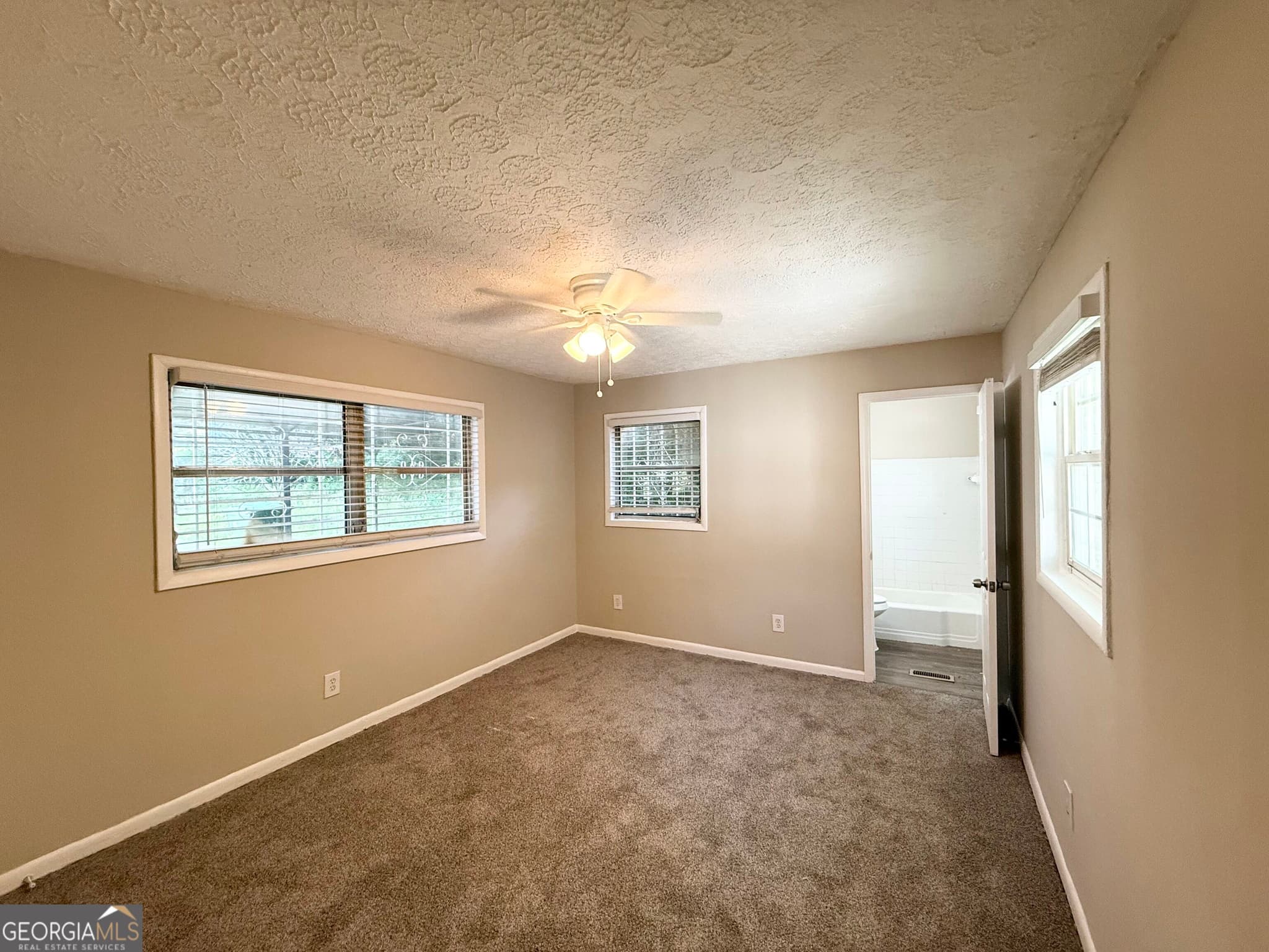 3 bedroom, 2 bathroom, 1,250 sq ft single family residence for sale at 2932 SW Diana Drive, Atlanta, GA 30315 — photo 5