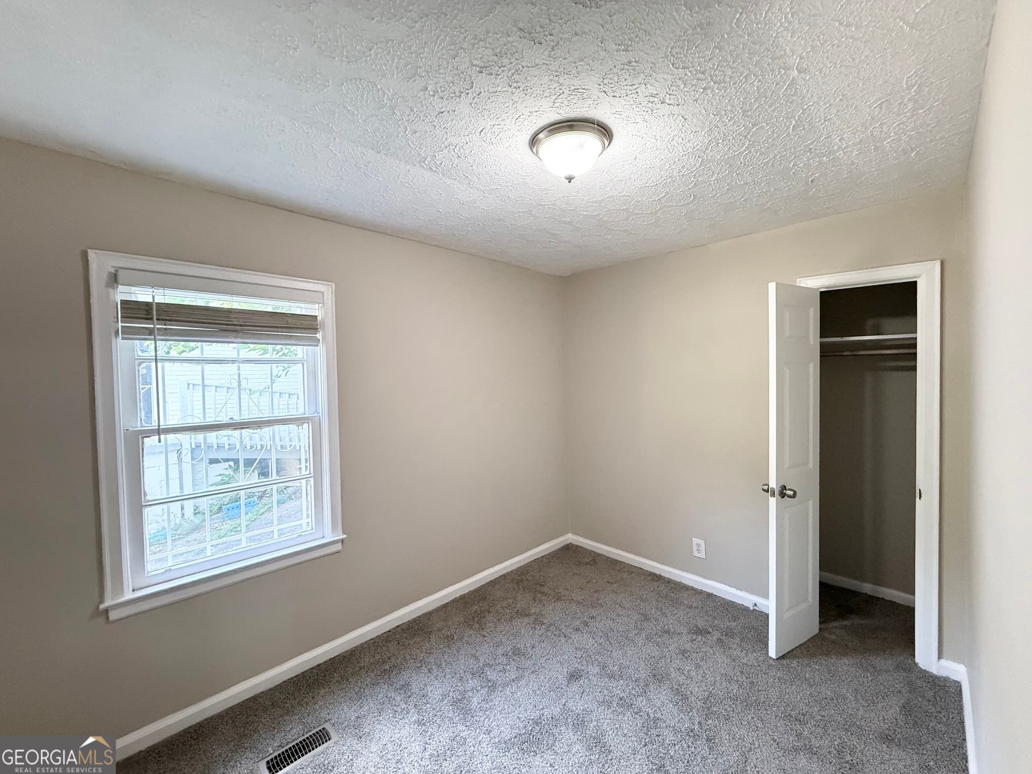3 bedroom, 2 bathroom, 1,250 sq ft single family residence for sale at 2932 SW Diana Drive, Atlanta, GA 30315 — photo 4