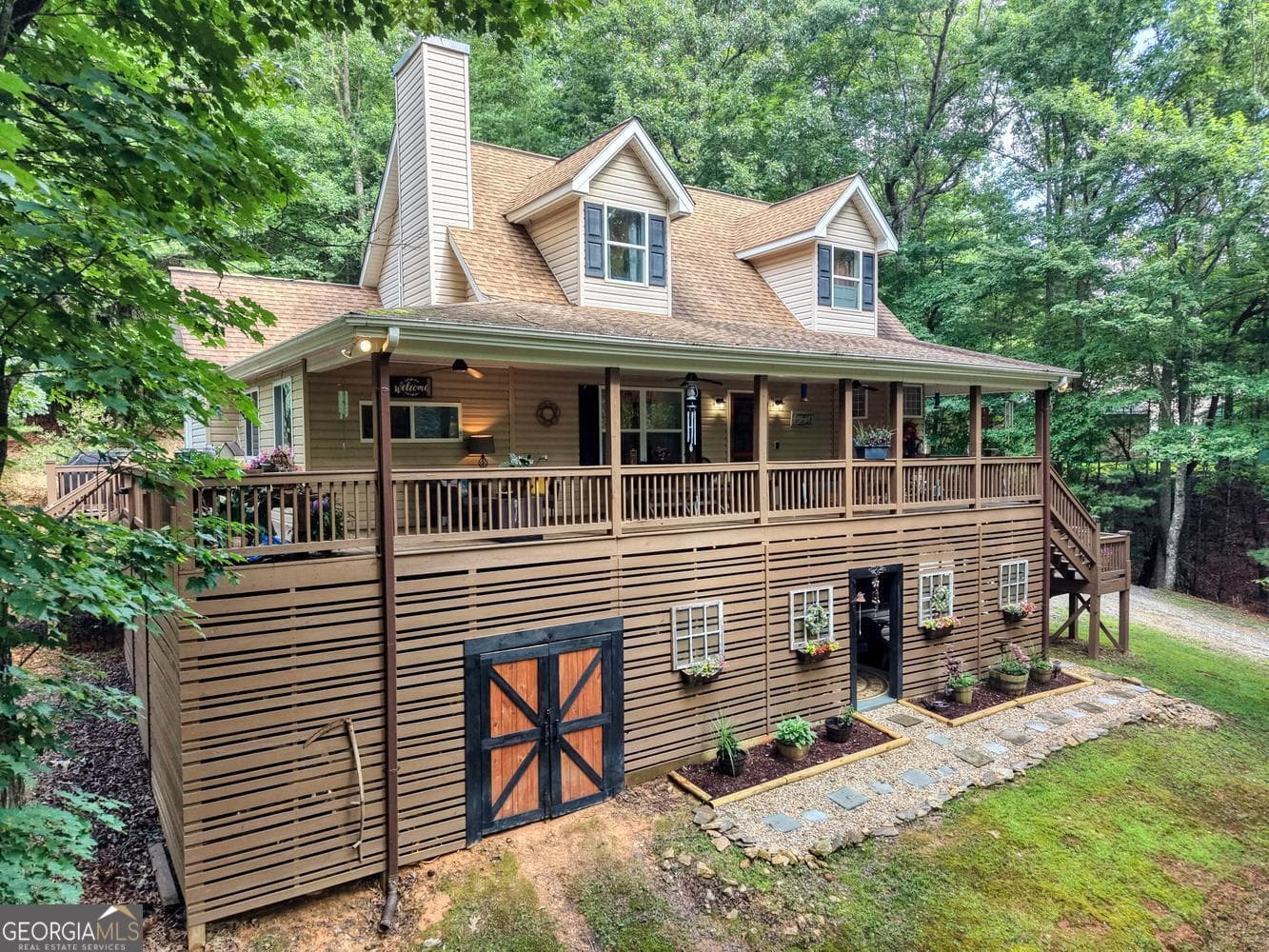 3 bedroom, 2.5 bathroom, 2,546 sq ft cabin,single family residence for sale at 152 Lonesome Pine Trail, Blairsville, GA 30512 — photo 1 of 54