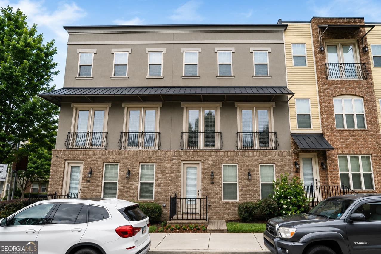 3 bedroom, 3.5 bathroom, 2,320 sq ft townhouse sold at 383 16th Street 2, Atlanta, GA 30363