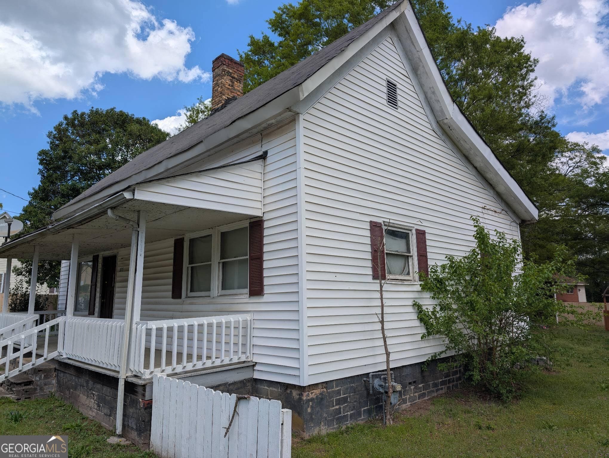 3 bedroom, 2 bathroom, 1,264 sq ft single family residence sold at 205 S Webb Street, Hartwell, GA 30643