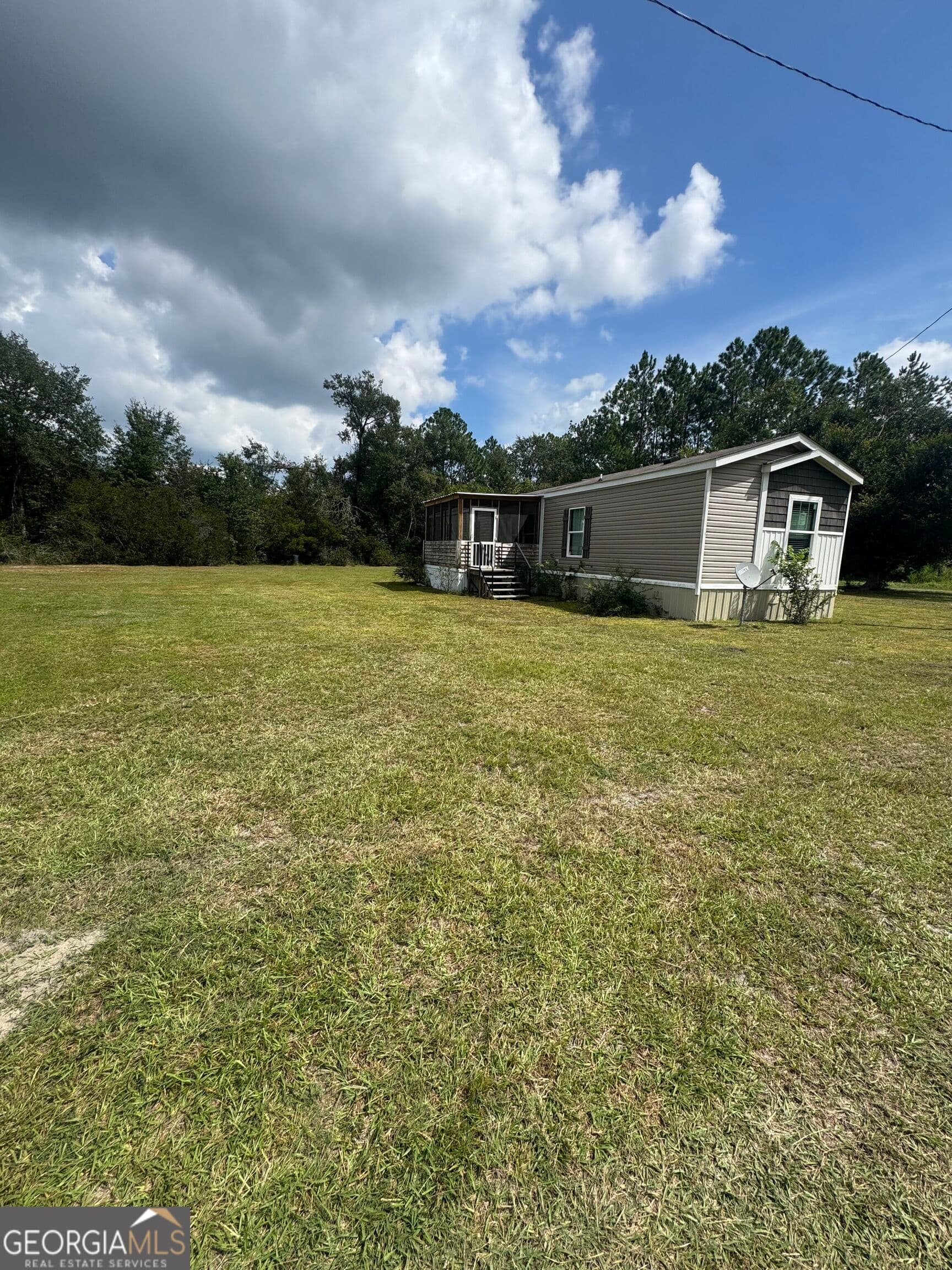 3 bedroom, 2 bathroom, 1,216 sq ft single family residence under contract at 1164 Pine Valley Road, Waycross, GA 31503 — photo 2