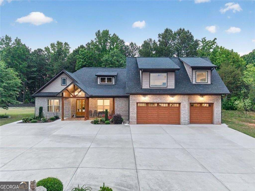 6 bedroom, 6.5 bathroom, 4,953 sq ft single family residence for sale at 7128 Highway 81, Monroe, GA 30656 — photo 3