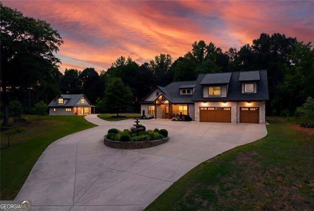 6 bedroom, 6.5 bathroom, 4,953 sq ft single family residence for sale at 7128 Highway 81, Monroe, GA 30656 — photo 4