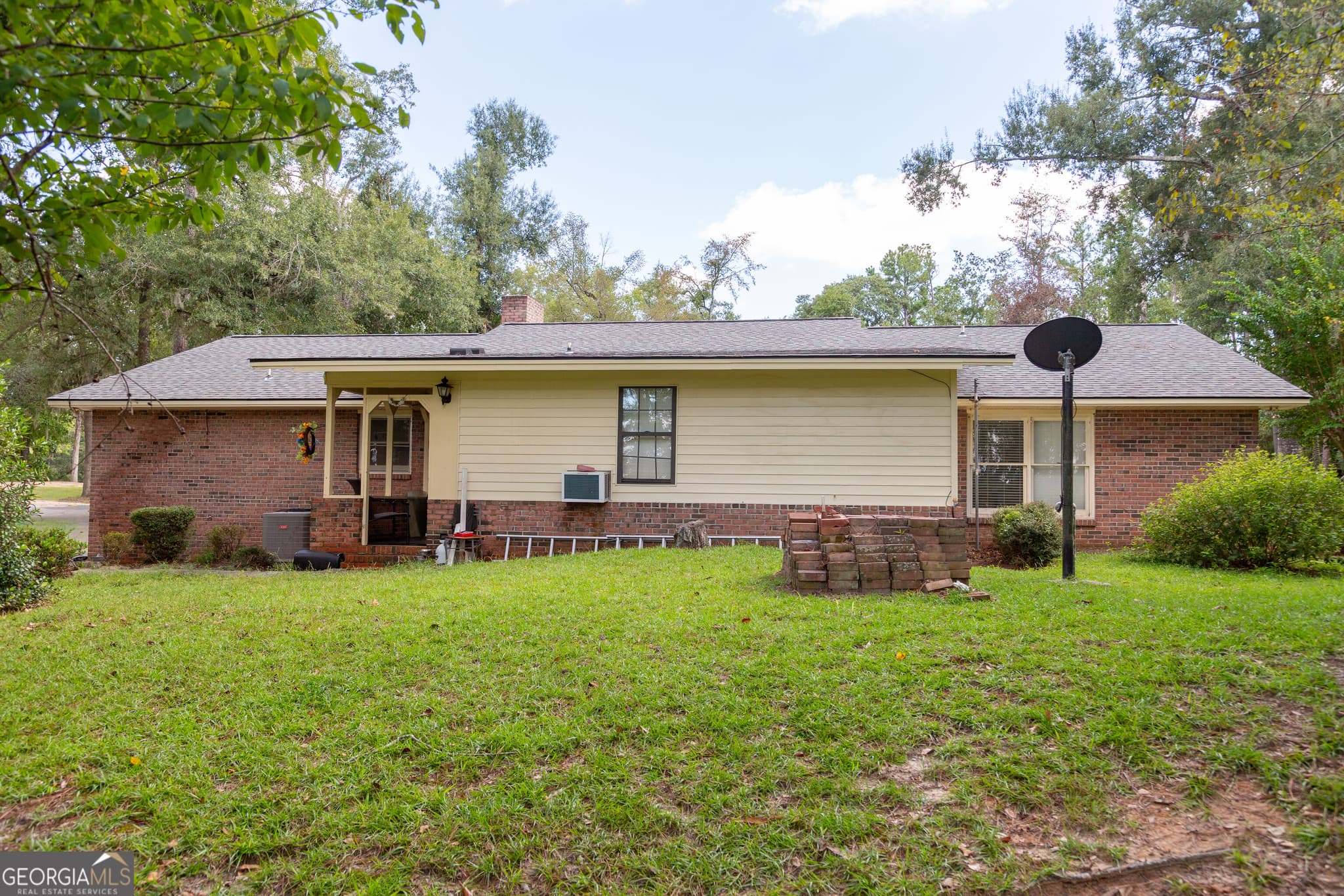 3 bedroom, 3.5 bathroom single family residence under contract at 998 Deens Landing Road, Baxley, GA 31513 — photo 6