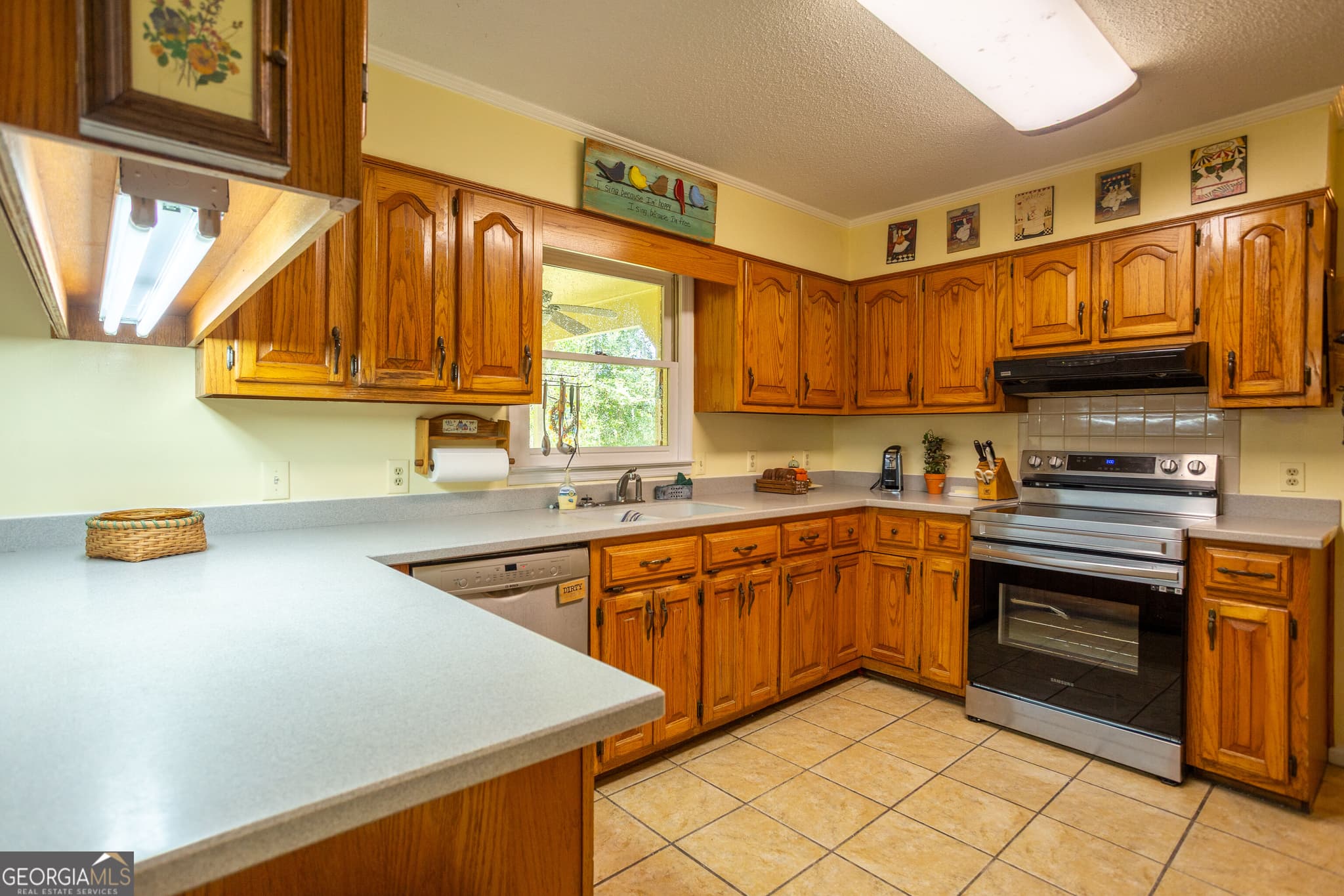 3 bedroom, 3.5 bathroom single family residence under contract at 998 Deens Landing Road, Baxley, GA 31513 — photo 8