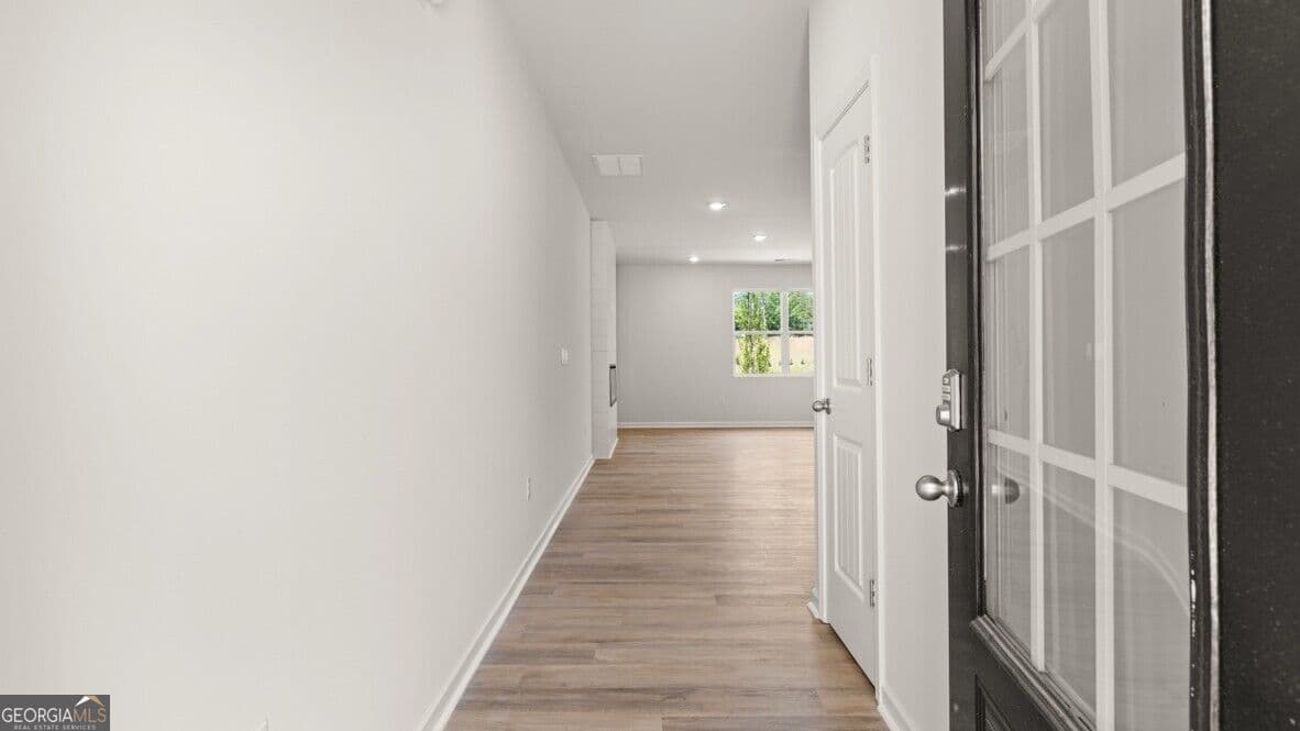 3 bedroom, 2.5 bathroom, 2,105 sq ft townhouse for sale at 1806 Meadow Green Circle, Gainesville, GA 30501 — photo 2