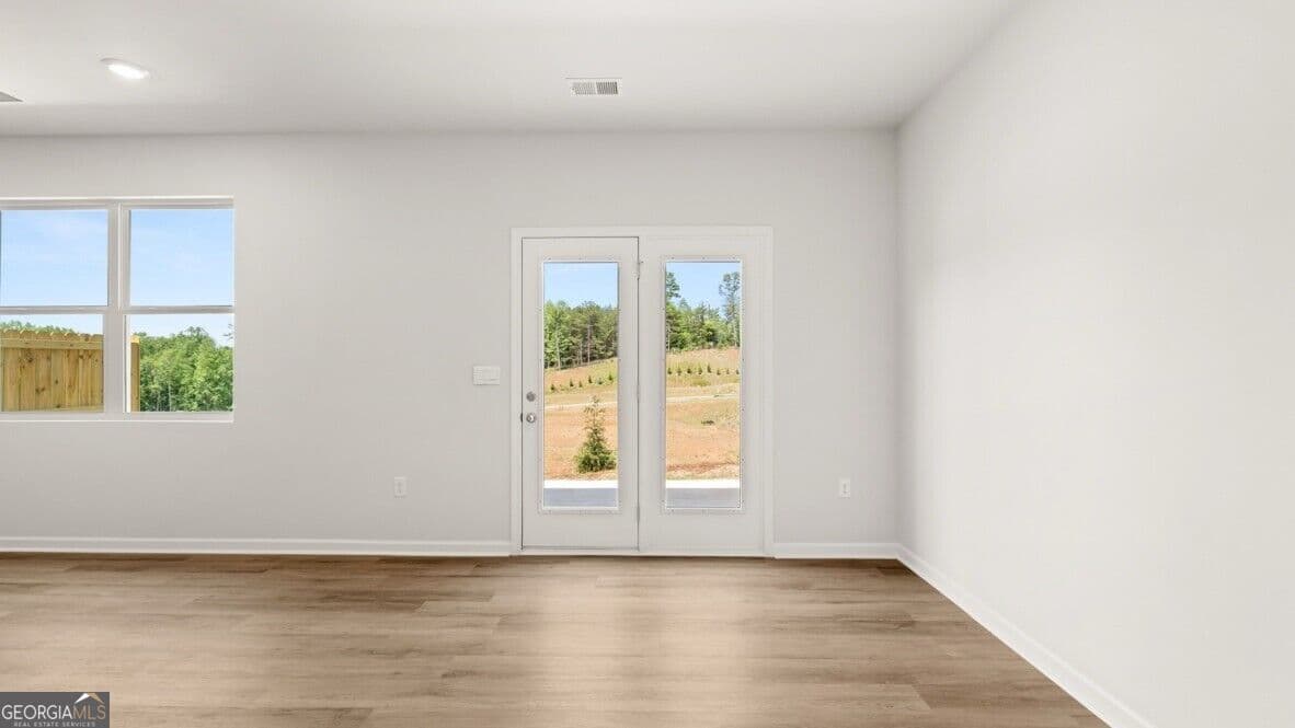 3 bedroom, 2.5 bathroom, 2,105 sq ft townhouse for sale at 1806 Meadow Green Circle, Gainesville, GA 30501 — photo 10