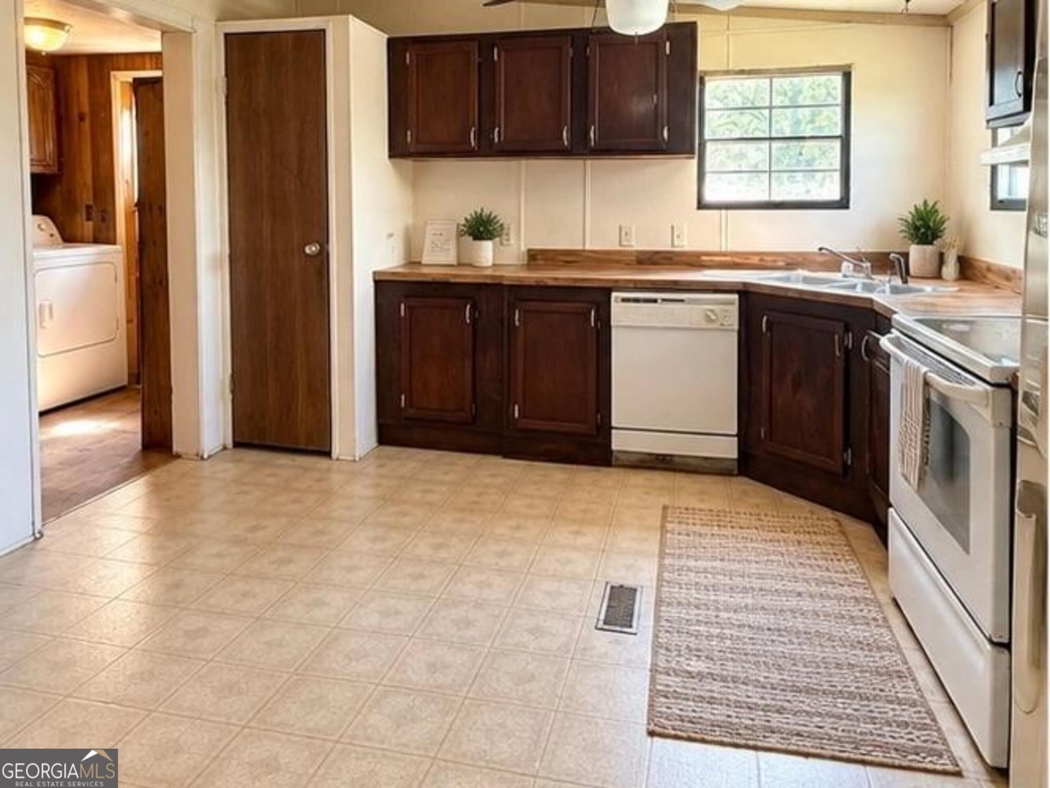 3 bedroom, 2 bathroom, 1,512 sq ft single family residence for sale at 2768 liberty grove church Road, Wrightsville, GA 31096 — photo 3