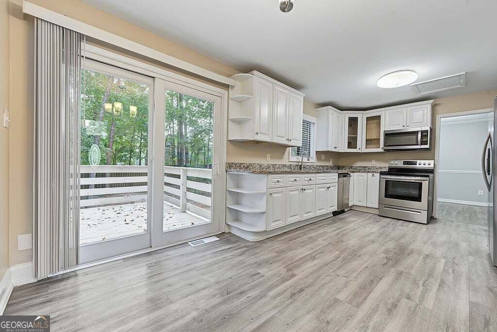 4 bedroom, 3 bathroom, 2,648 sq ft single family residence for sale at 2741 Spencers Trace, Marietta, GA 30062 — photo 5