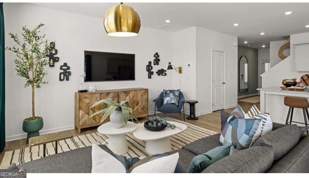 3 bedroom, 2.5 bathroom, 1,846 sq ft townhouse for sale at 112 Rope Mill Court 04, Holly Springs, GA 30115 — photo 2