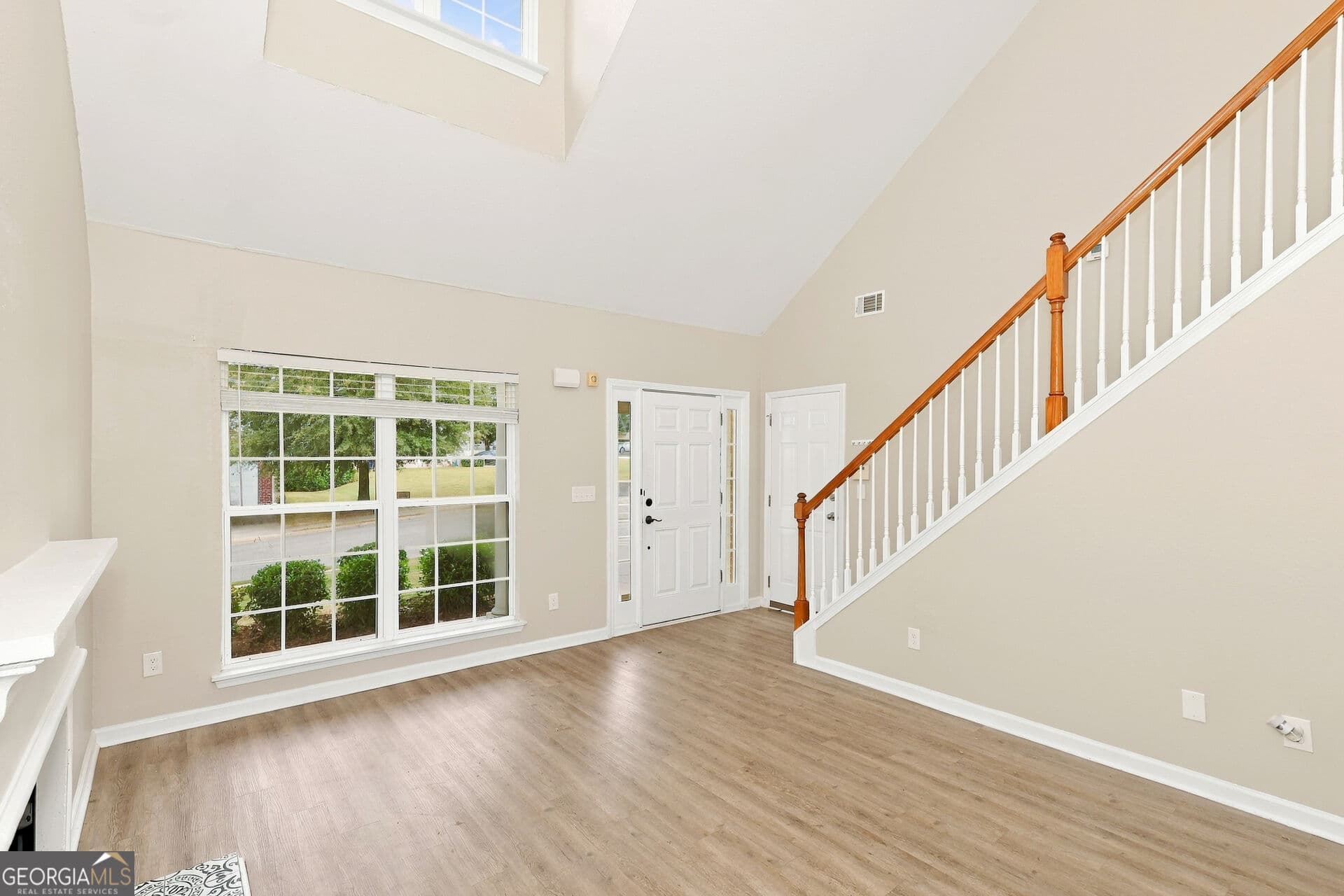 3 bedroom, 2.5 bathroom, 1,665 sq ft single family residence for sale at 4621 Ravenwood Loop, Union City, GA 30291 — photo 3