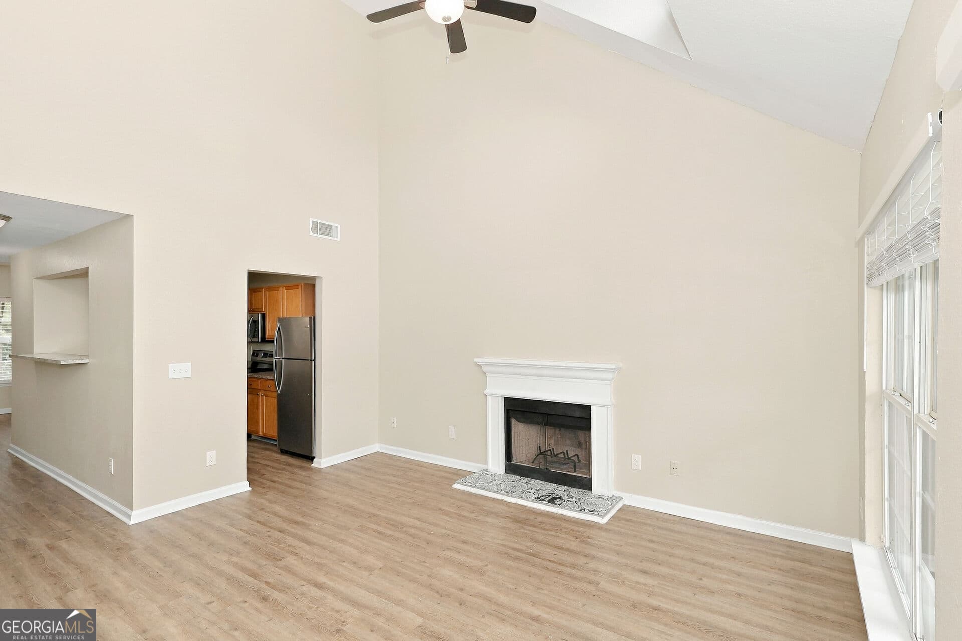 3 bedroom, 2.5 bathroom, 1,665 sq ft single family residence for sale at 4621 Ravenwood Loop, Union City, GA 30291 — photo 5