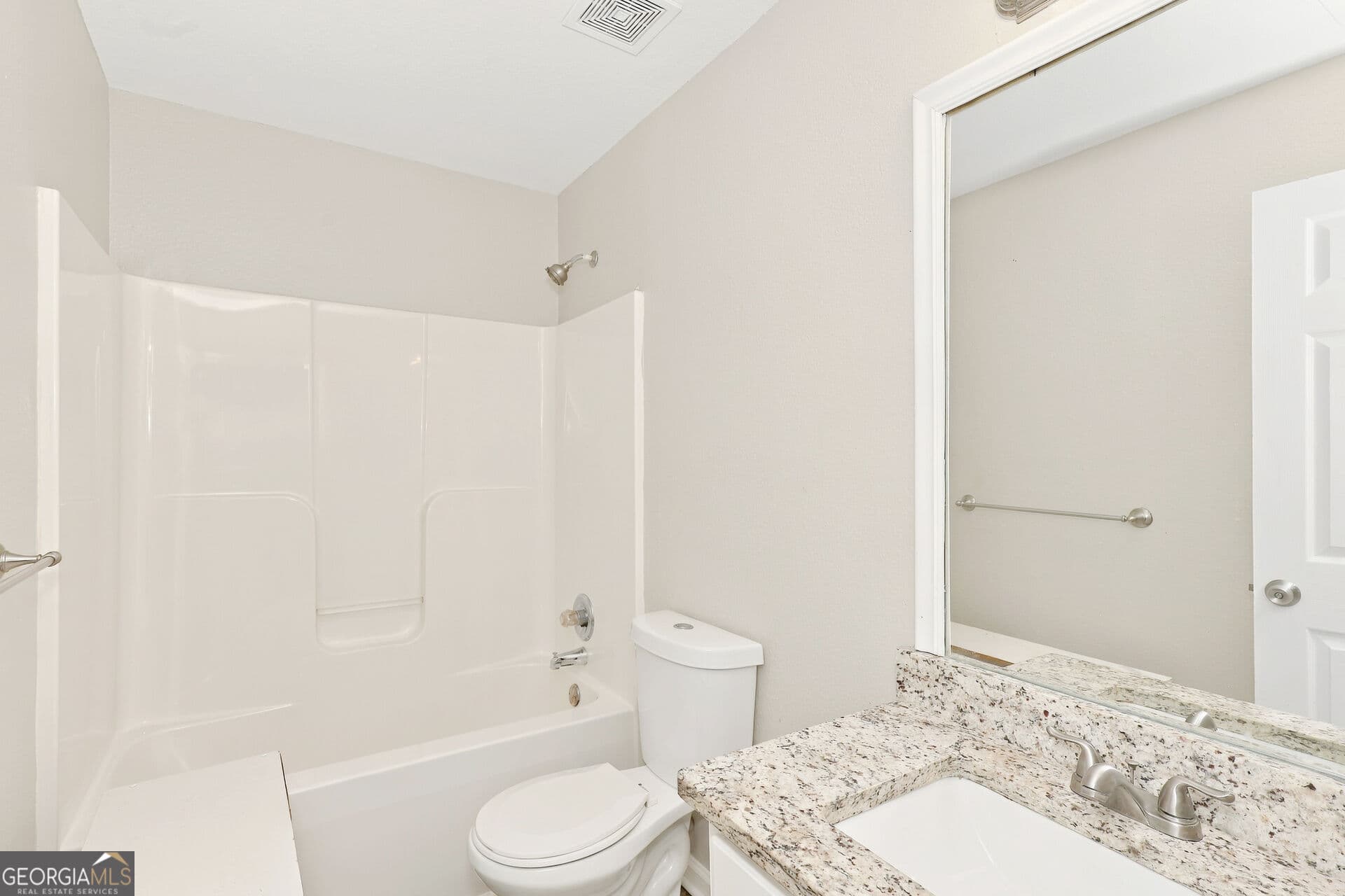 3 bedroom, 2.5 bathroom, 1,665 sq ft single family residence for sale at 4621 Ravenwood Loop, Union City, GA 30291 — photo 10