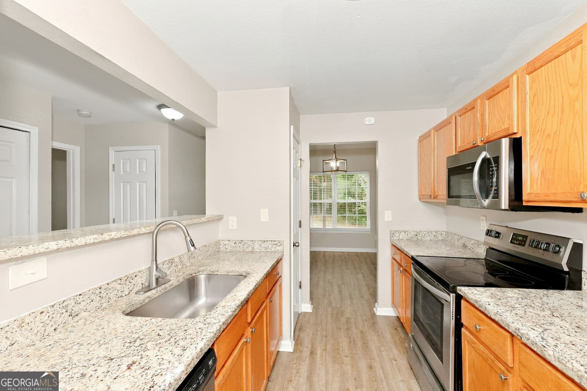 3 bedroom, 2.5 bathroom, 1,665 sq ft single family residence for sale at 4621 Ravenwood Loop, Union City, GA 30291 — photo 8
