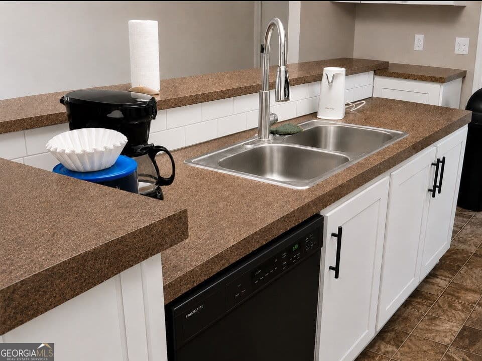 3 bedroom, 2 bathroom, 1,792 sq ft manufactured home,single family residence for sale at 163 Indigo Road, Lyons, GA 30436 — photo 5