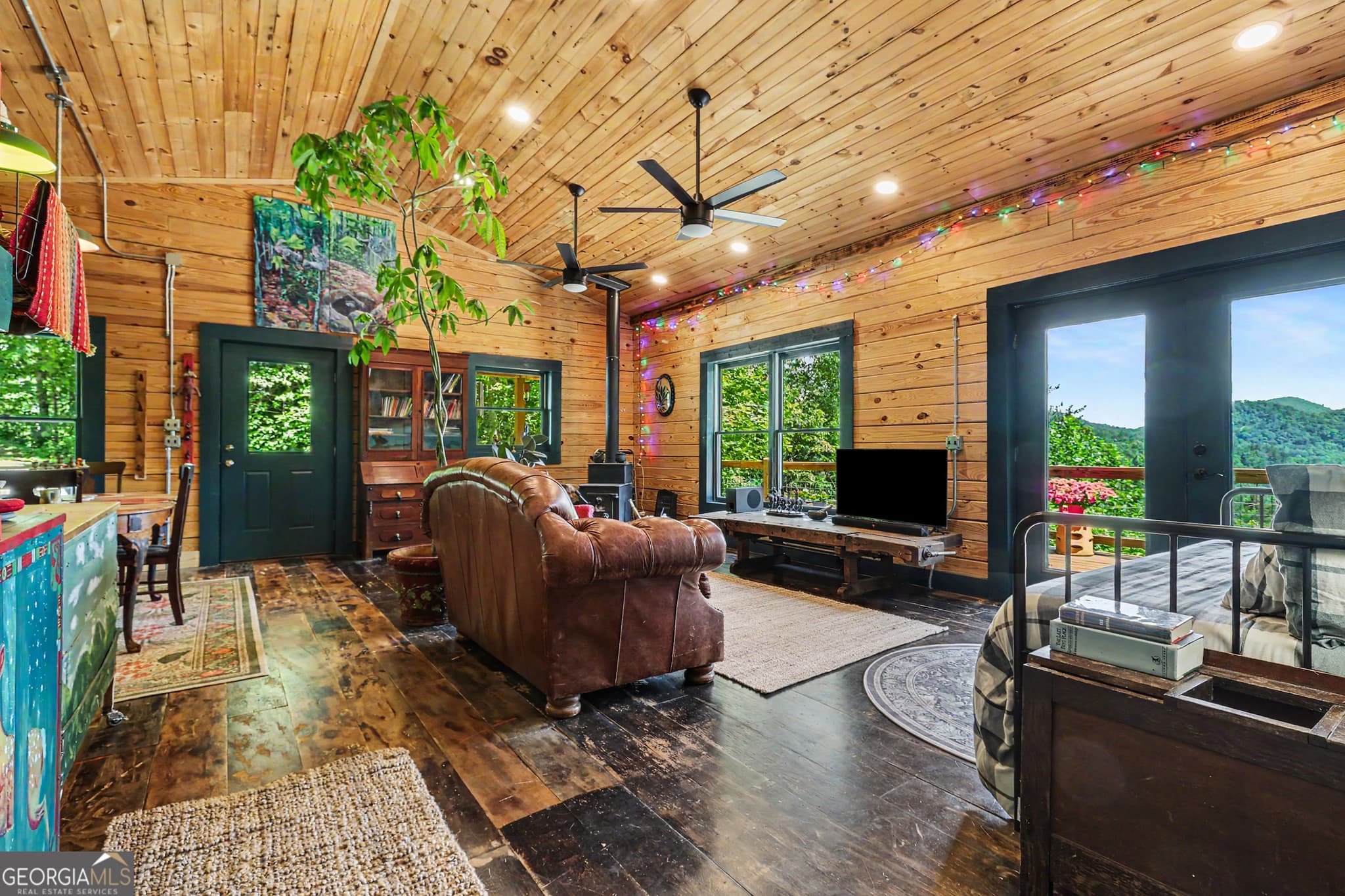 2 bedroom, 2 bathroom, 1,104 sq ft cabin,single family residence sold at 187 Fox Trot Road, Clayton, GA 30525