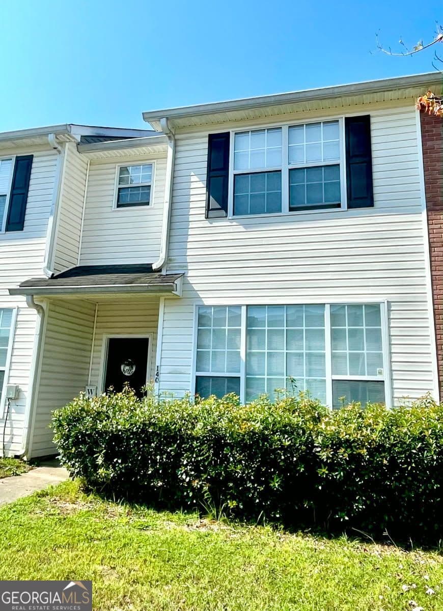 3 bedroom, 2.5 bathroom, 1,384 sq ft townhouse for sale at 140 Odyssey Turn, Conyers, GA 30012 — photo 1 of 2