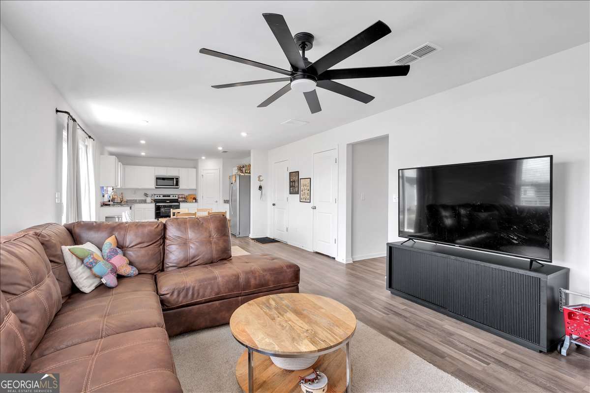 4 bedroom, 2.5 bathroom, 2,192 sq ft single family residence for sale at 600 Tudor Street, Kingston, GA 30145 — photo 8
