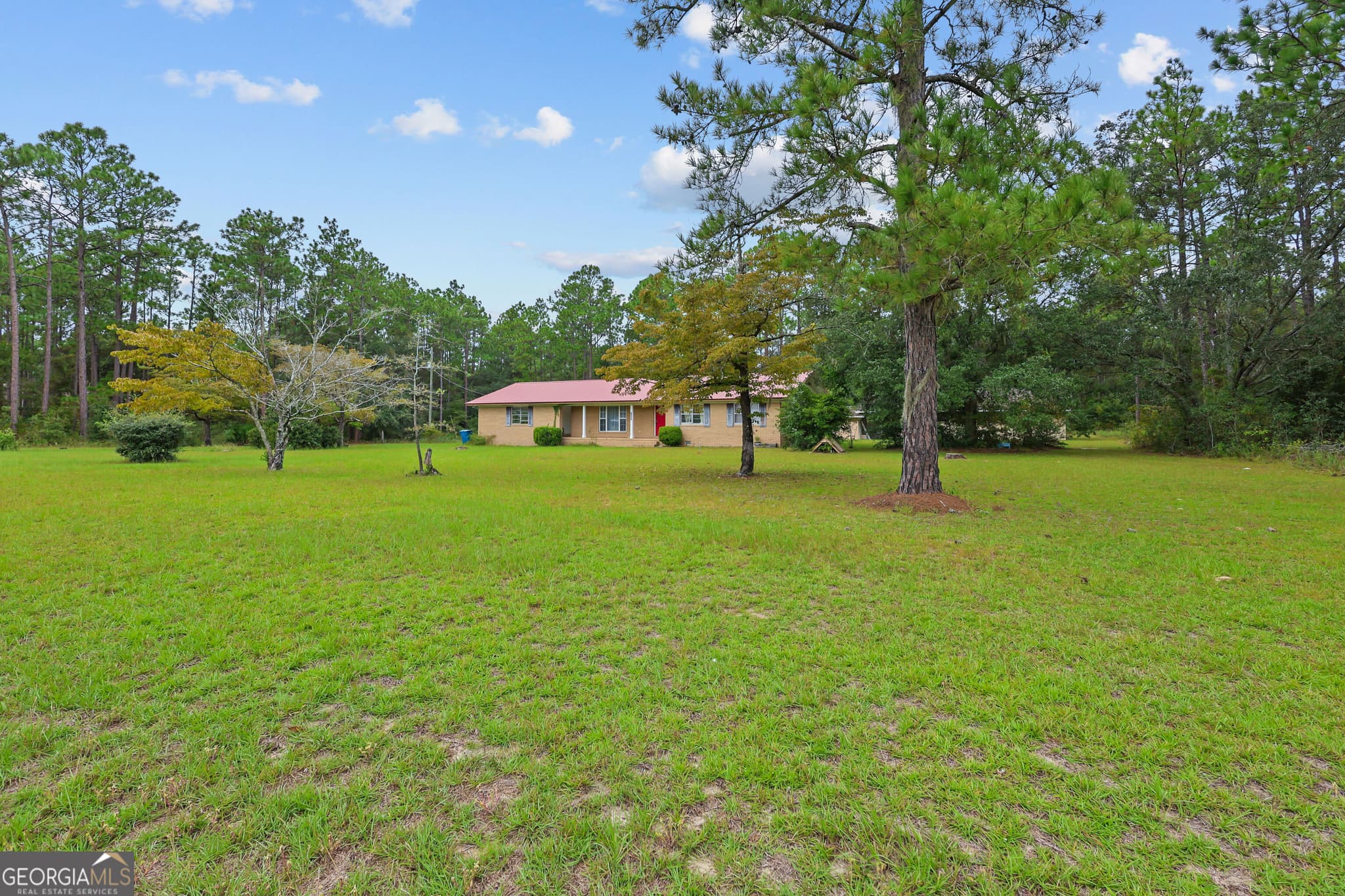 3 bedroom, 2 bathroom, 1,592 sq ft single family residence under contract at 1641 Spring Grove Road, Jesup, GA 31545 — photo 2