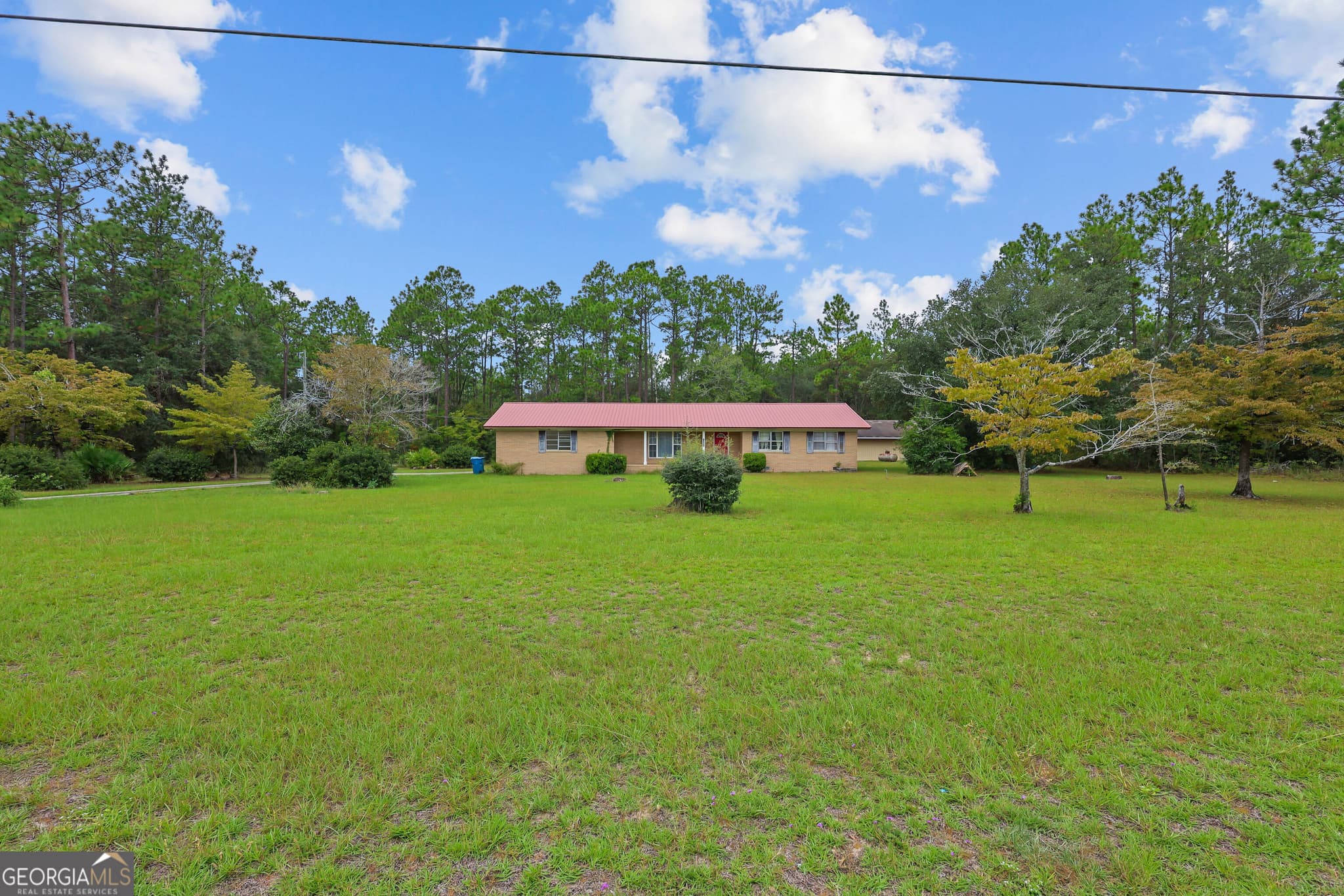 3 bedroom, 2 bathroom, 1,592 sq ft single family residence under contract at 1641 Spring Grove Road, Jesup, GA 31545 — photo 3