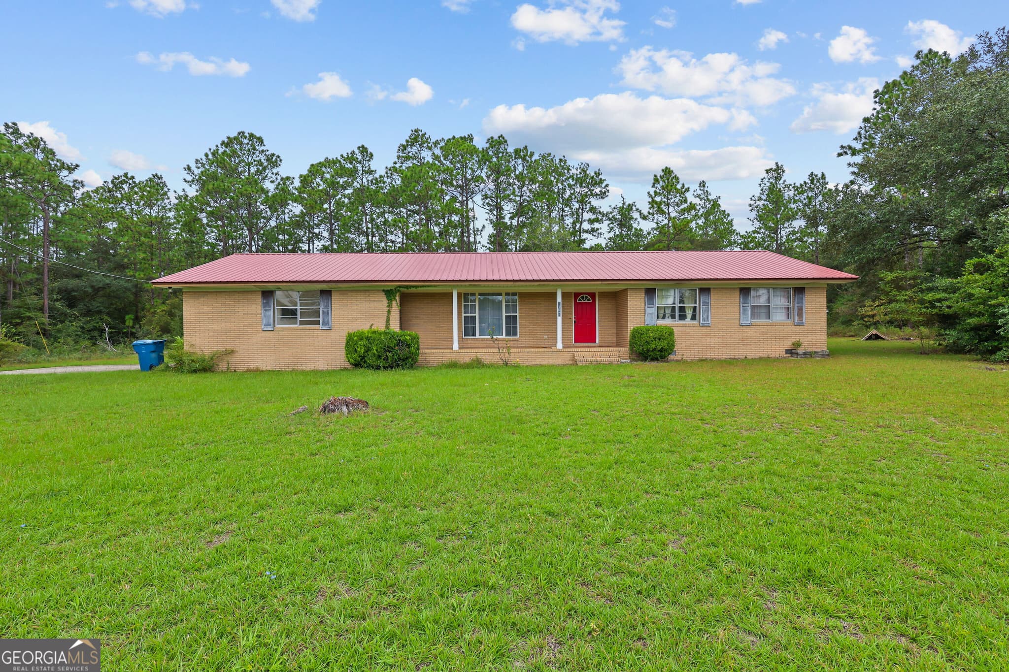 3 bedroom, 2 bathroom, 1,592 sq ft single family residence under contract at 1641 Spring Grove Road, Jesup, GA 31545