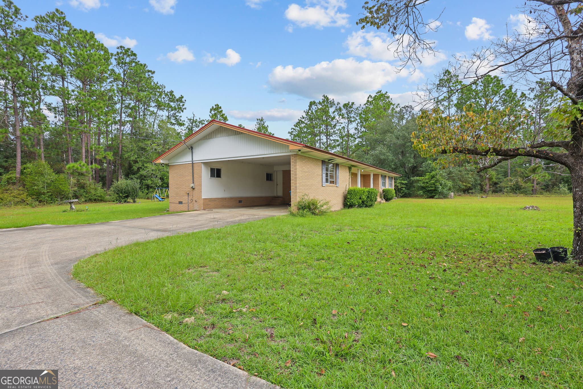 3 bedroom, 2 bathroom, 1,592 sq ft single family residence under contract at 1641 Spring Grove Road, Jesup, GA 31545 — photo 5