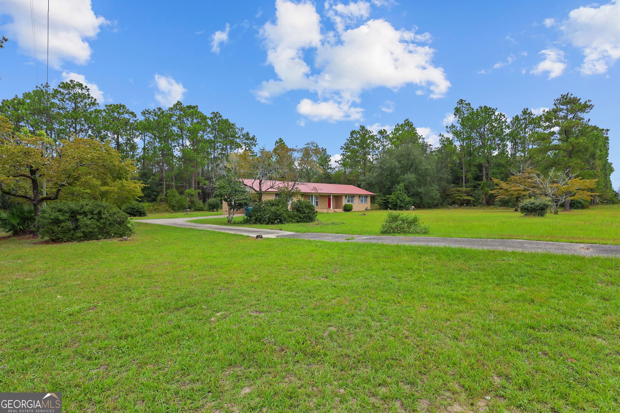 3 bedroom, 2 bathroom, 1,592 sq ft single family residence under contract at 1641 Spring Grove Road, Jesup, GA 31545 — photo 4