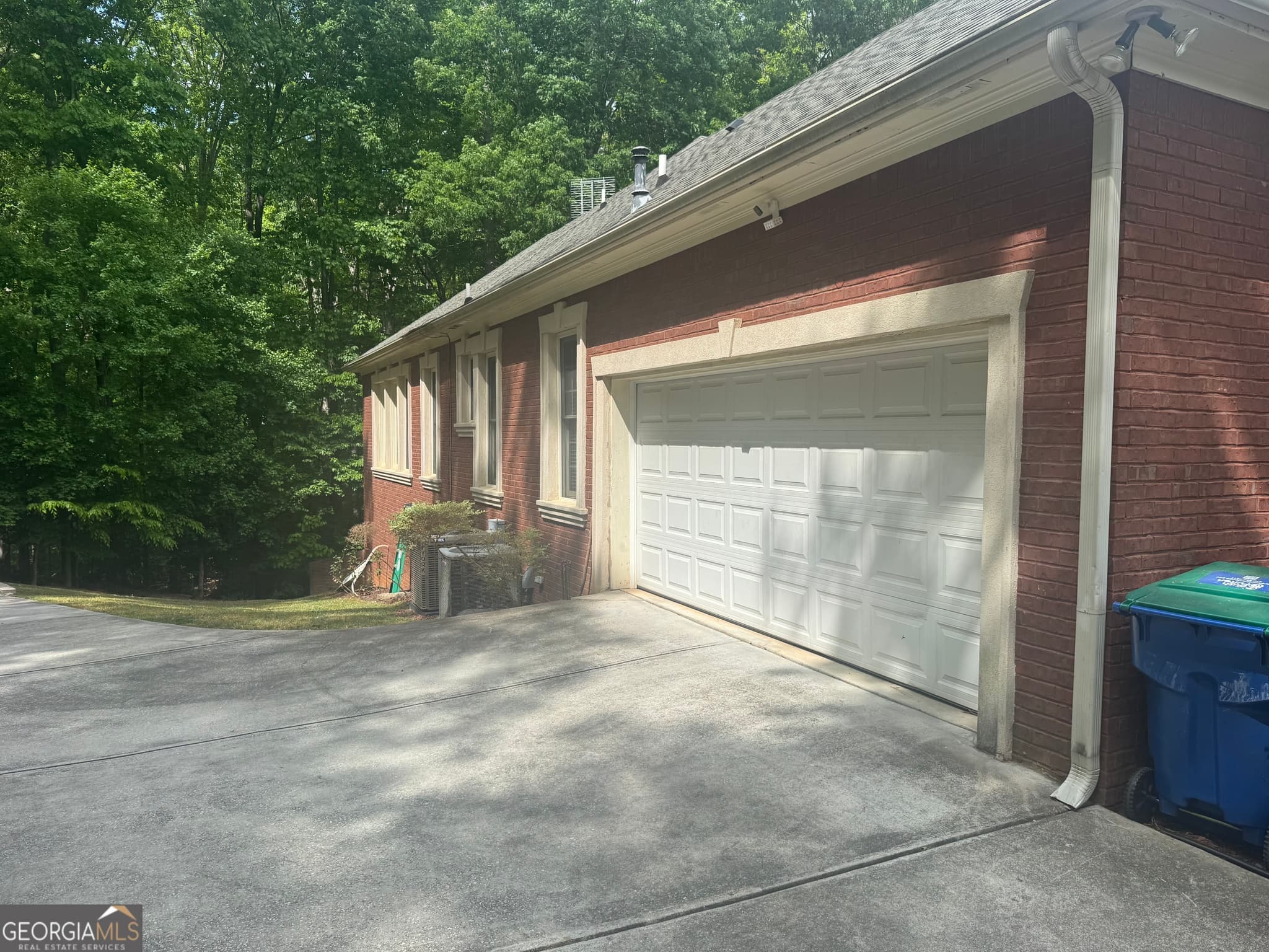 5 bedroom, 4 bathroom, 6,094 sq ft single family residence for sale at 212 Amy Over Look, South Fulton, GA 30349 — photo 3