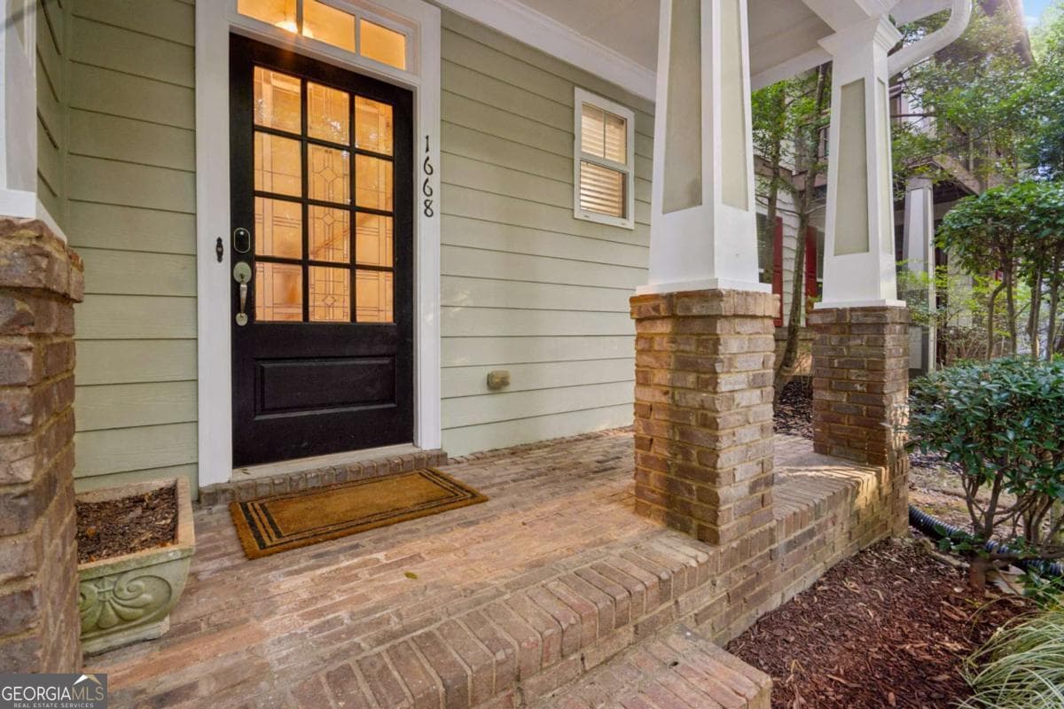 3 bedroom, 2.5 bathroom, 2,012 sq ft single family residence for rent at 1668 Habershal Road 28, Atlanta, GA 30318 for $3,200 a month — photo 6