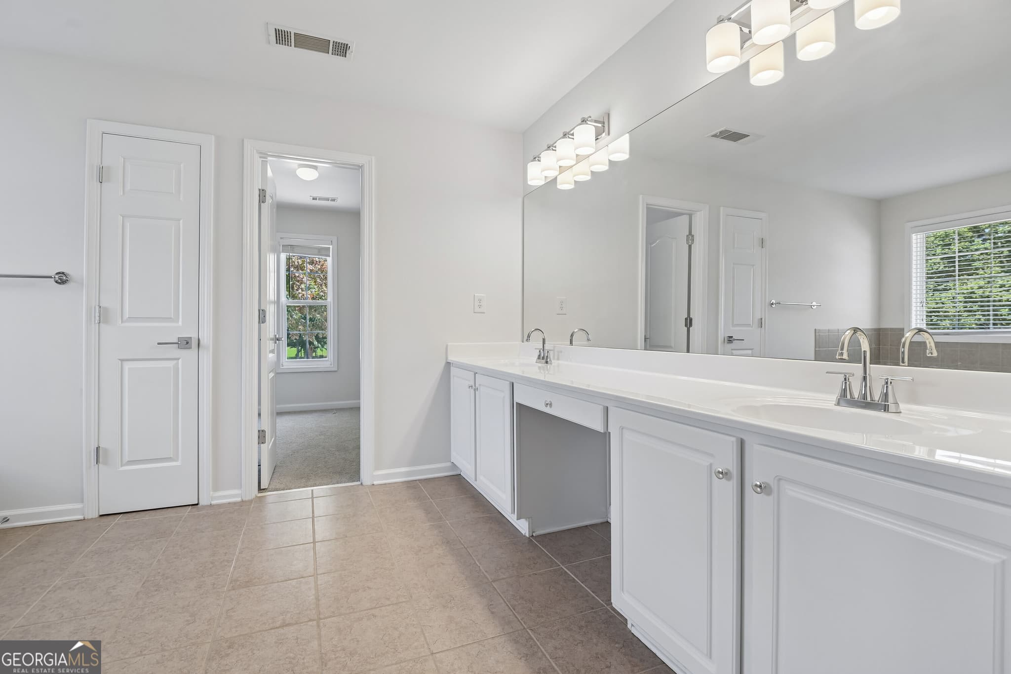 5 bedroom, 4 bathroom, 4,560 sq ft single family residence for sale at 4564 Austin Hills Drive, Suwanee, GA 30024 — photo 7