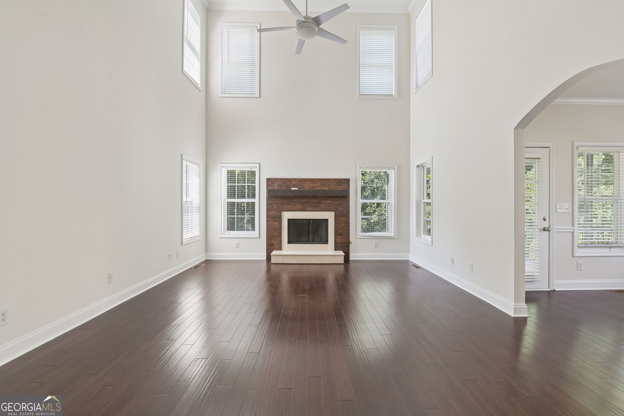5 bedroom, 4 bathroom, 4,560 sq ft single family residence for sale at 4564 Austin Hills Drive, Suwanee, GA 30024 — photo 3