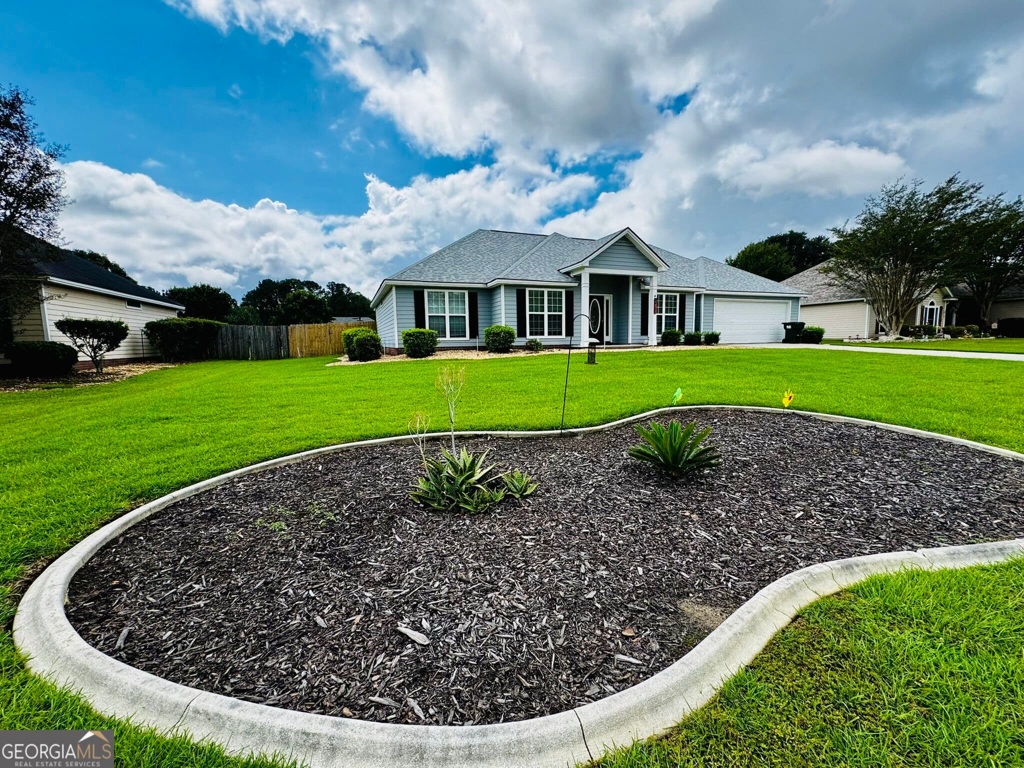 4 bedroom, 2 bathroom single family residence under contract at 4159 Conway Circle, Valdosta, GA 31605 — photo 2