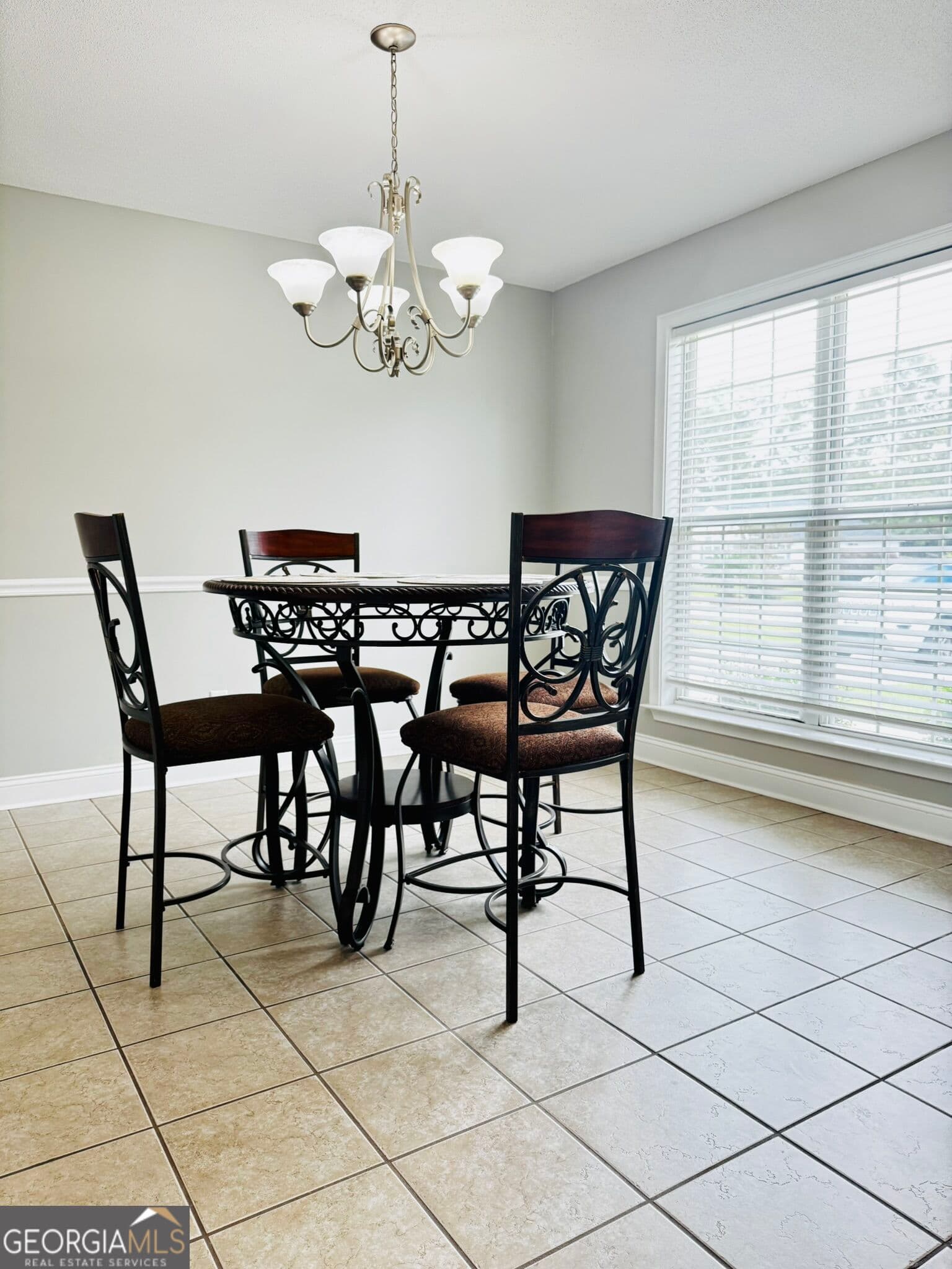 4 bedroom, 2 bathroom single family residence under contract at 4159 Conway Circle, Valdosta, GA 31605 — photo 7